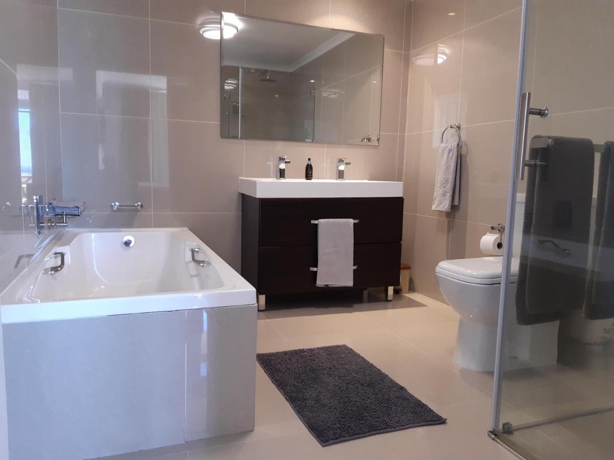 2Whitewaters Bloubergstrand Homestay Экстерьер фото